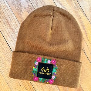 Realtree Brown Knit with Embroidered Floral Accents